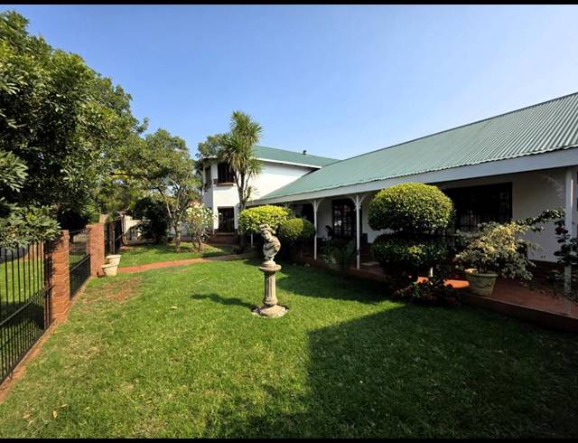 5 BEDROOM HOUSE FOR SALE IN SINOVILLE